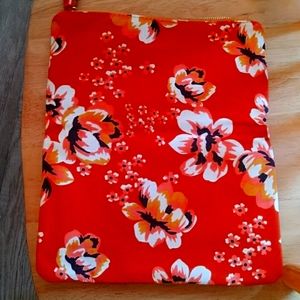 NWOT Clutch floral red/yellow